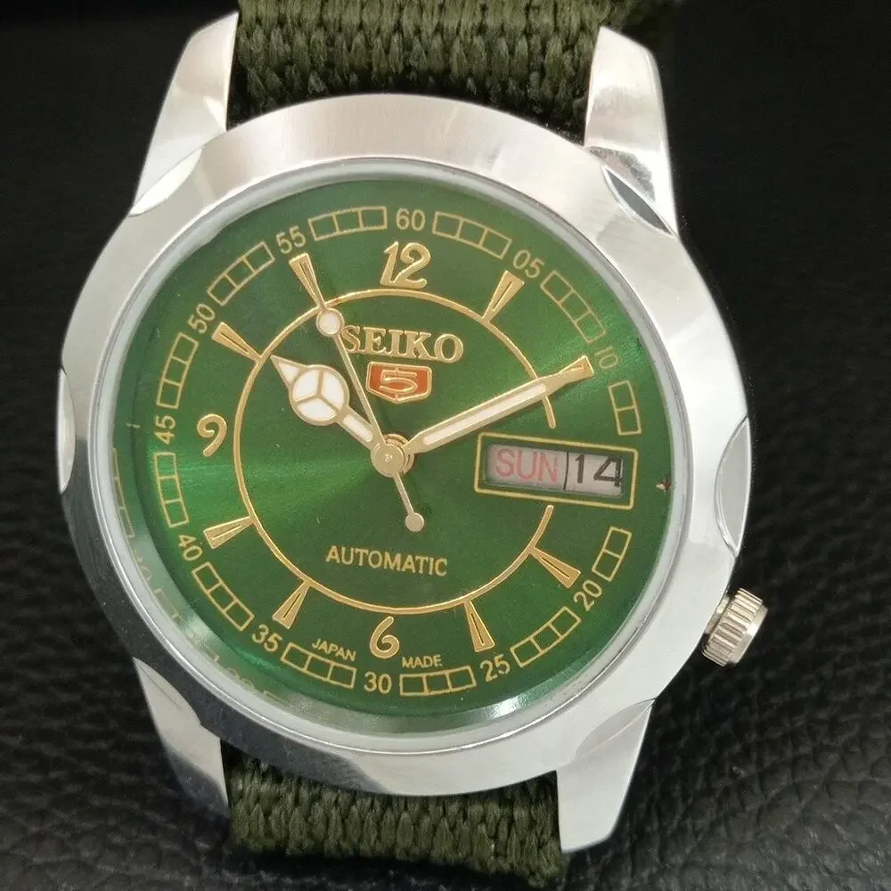Vintage 1972 Seiko Automatic Mens Silver Watch W/daydate & Green accents